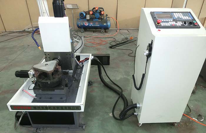 馬蹄鐵(tiě)專用機床實物(wù)圖